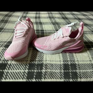 Nike Air 270 youth size 6.5, womens 8
